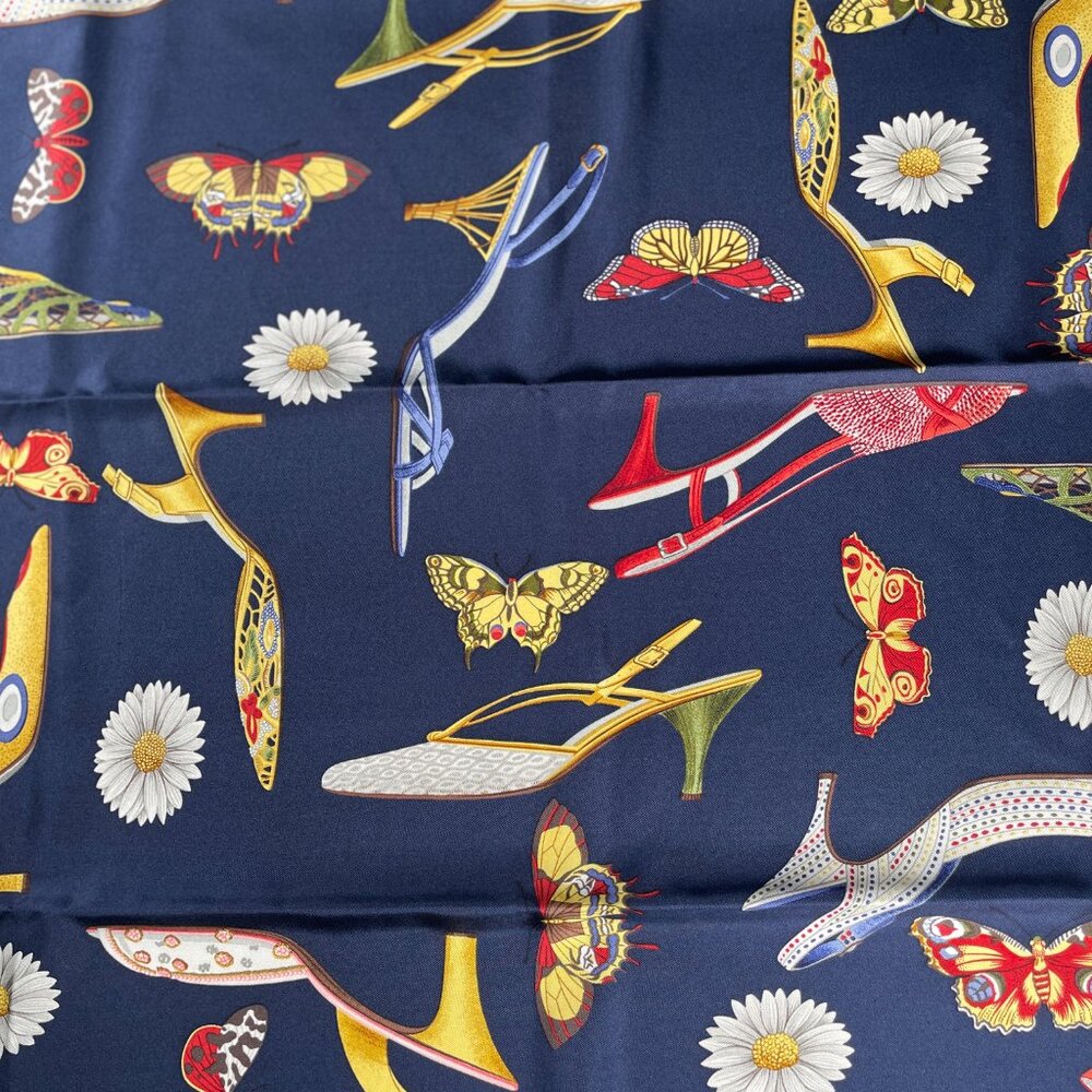 Salvatore Ferragamo Silk "Calzature" Scarf Shoe Motif - Picture 3 of 15